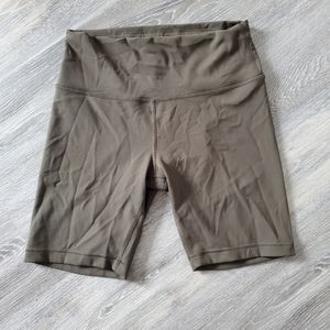 Wunder Train High Rise Short 8"